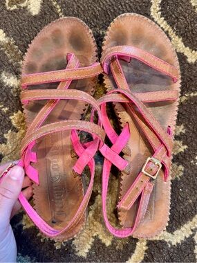 Juicy Couture size 6 Women’s Strappy Leather Sandals